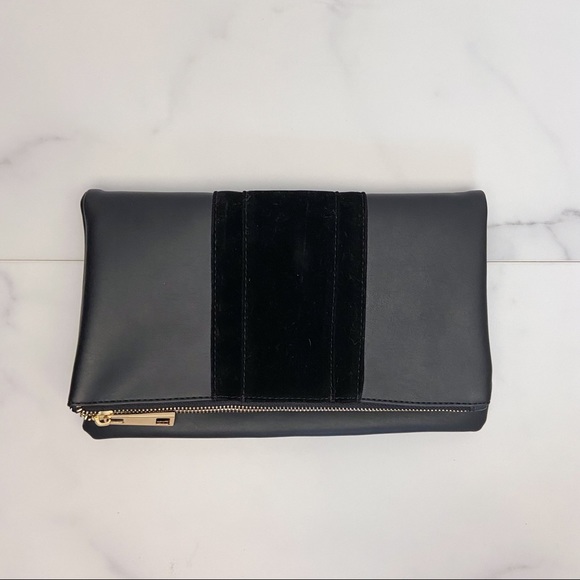 Summer & Rose | Black fold over clutch - Picture 1 of 4